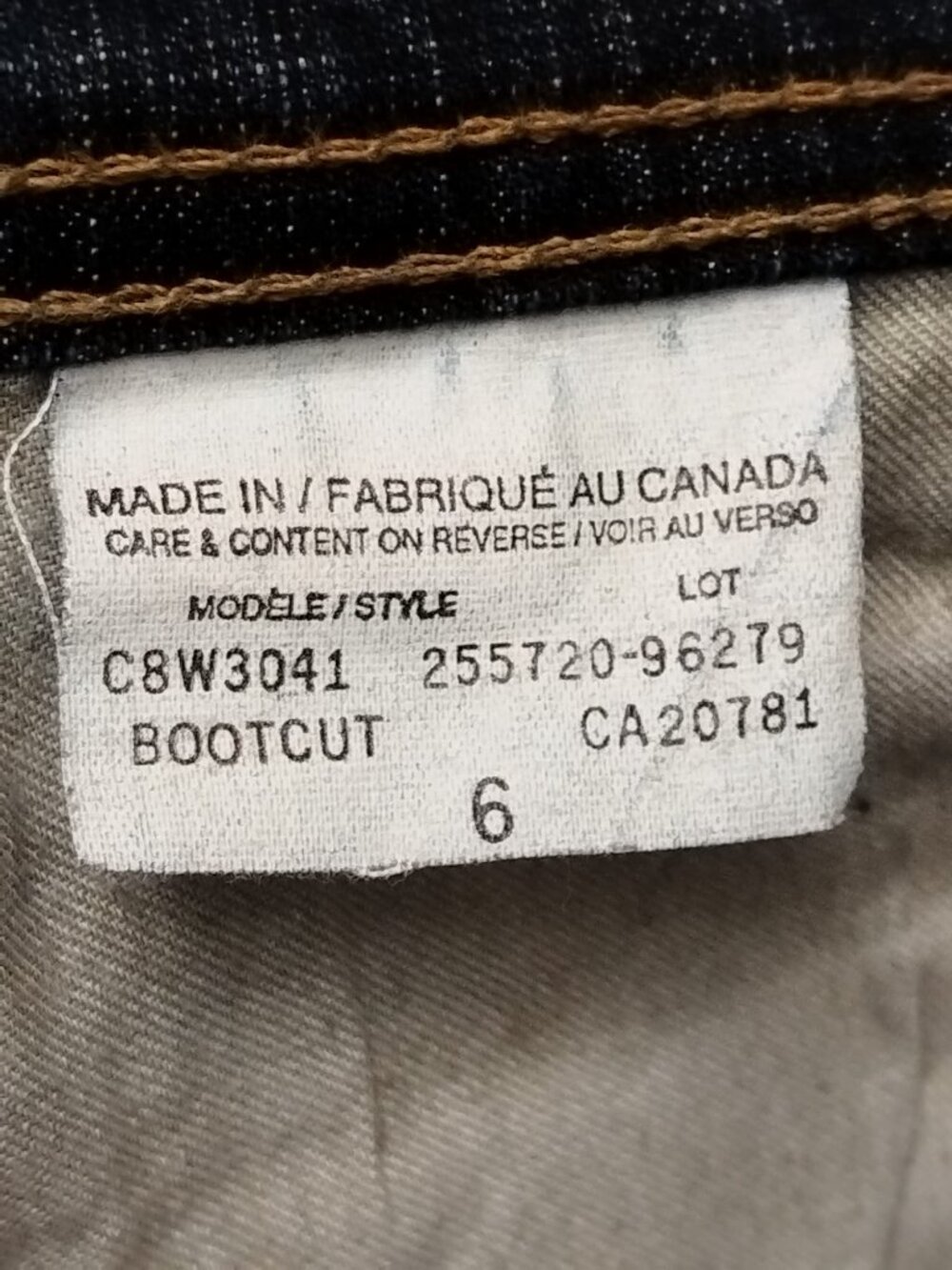 ✨ NWOT Made in Canada ✨ Tommy Hilfiger Dark Wash Bootcut Jeans 6 - Picture 9 of 13